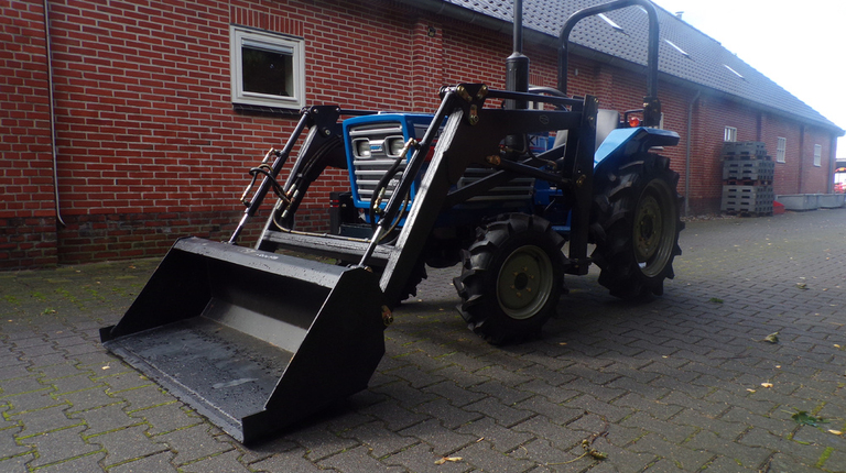 Iseki TU1700 mit Frontlader ab 125 € pro Monat.